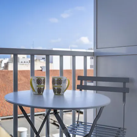 High Floor Family Of 3 - By Solea Lejlighed *